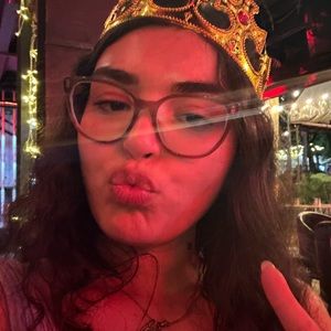 Meet your Posher, Andrea